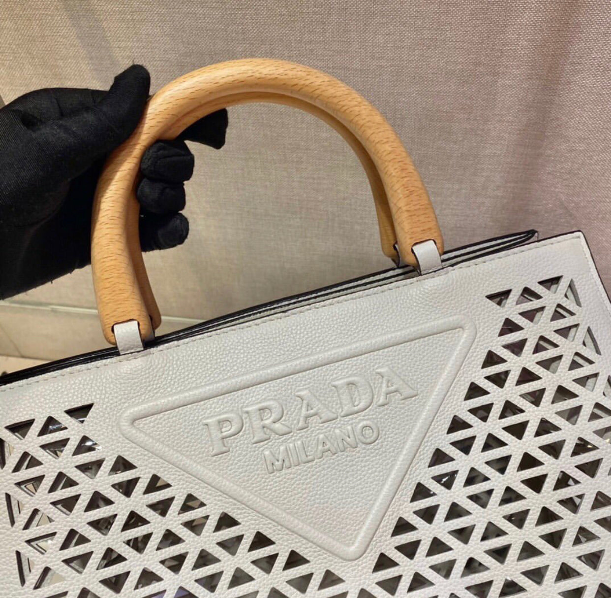 Cut Out Shopper