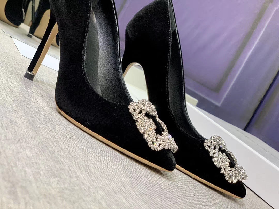 Hangisi Velvet Pumps