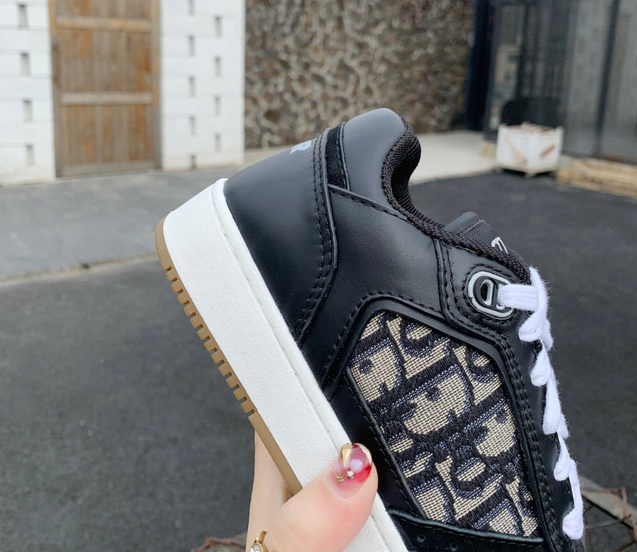 B27 Sneaker