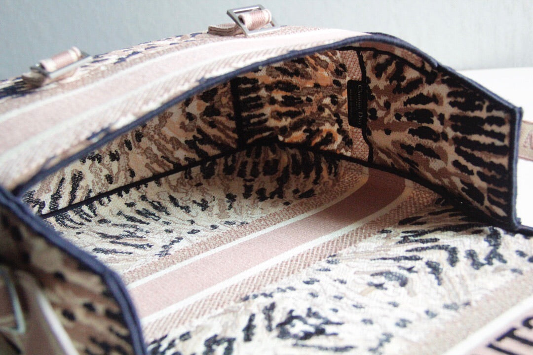 Embroidered Messenher