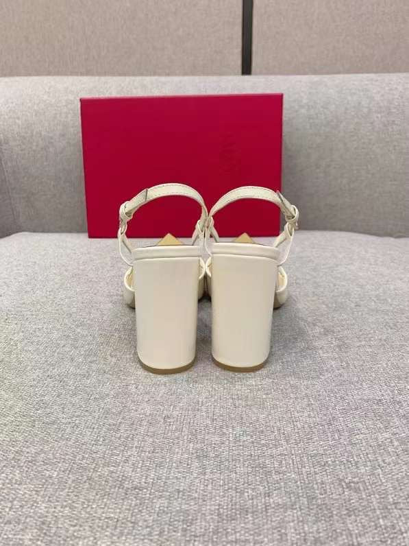 One Stud Patent Sandals