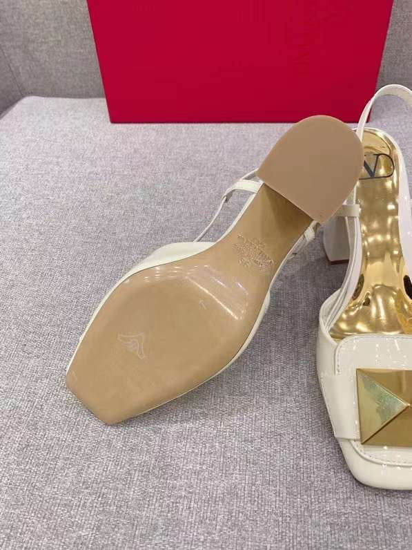 One Stud Patent Sandals