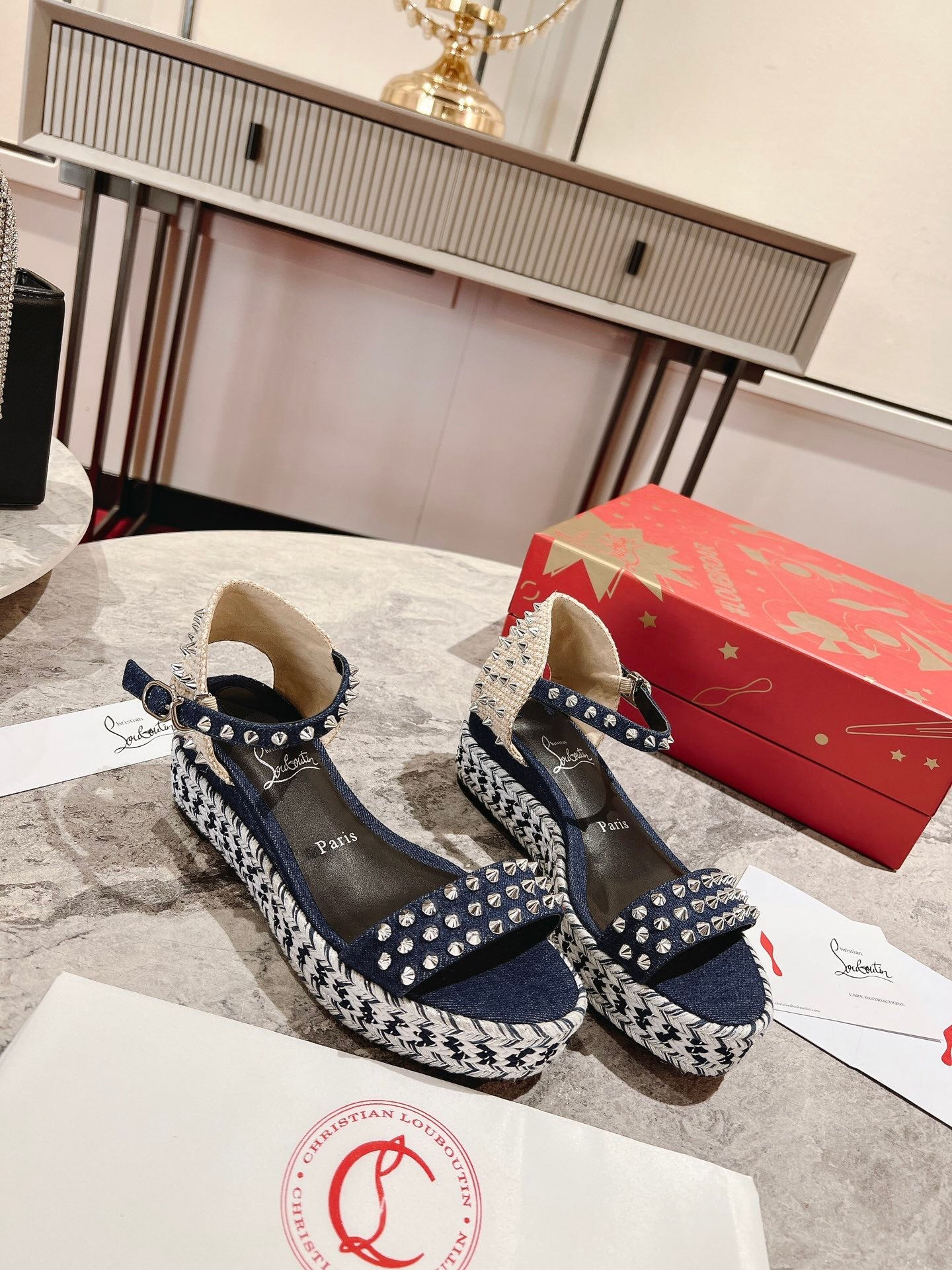 Madmonica Wedges