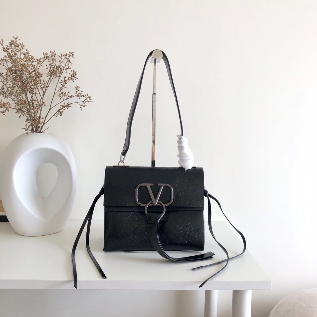 V Ring Shoulder Bag