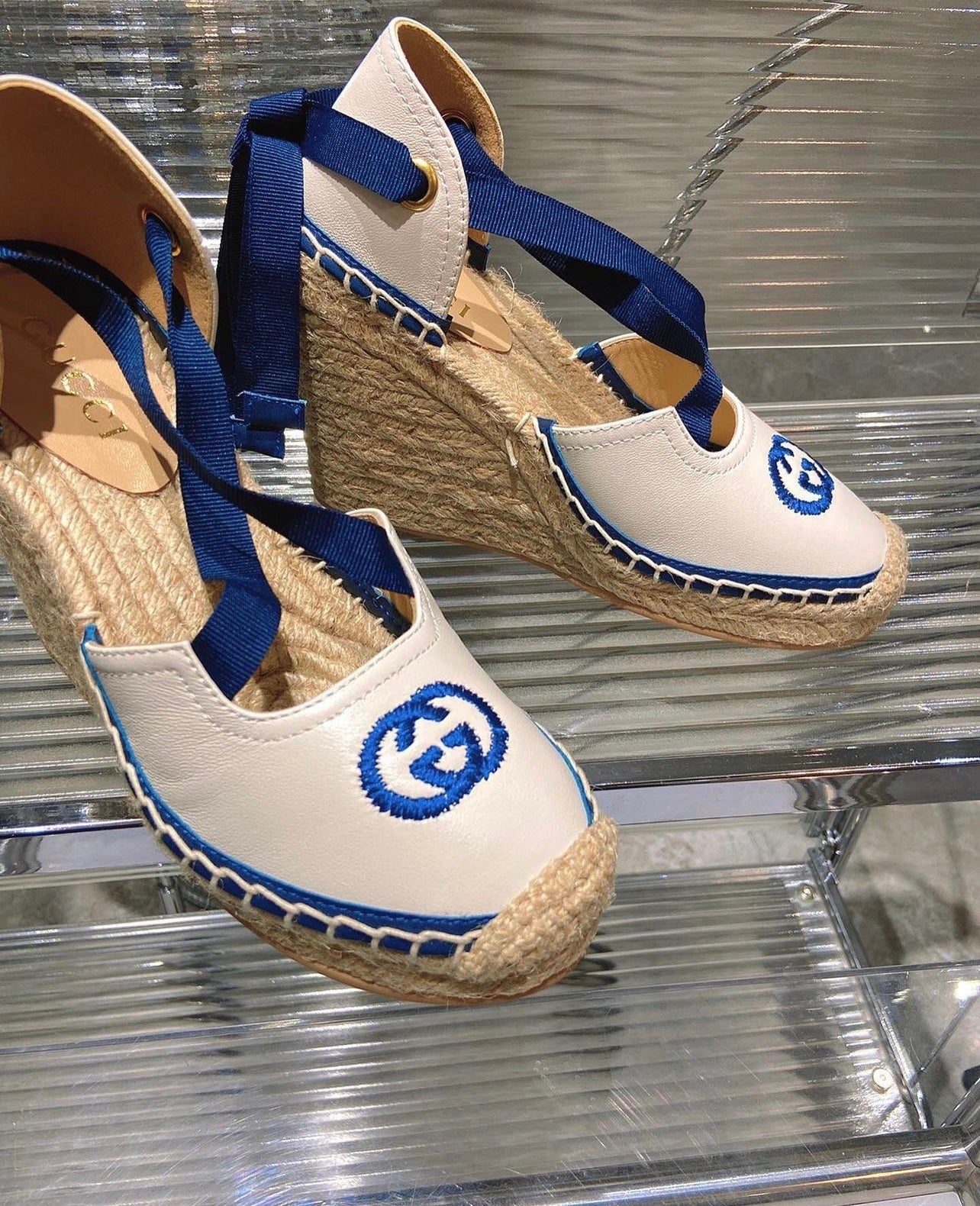 GG Ribbon Wedges