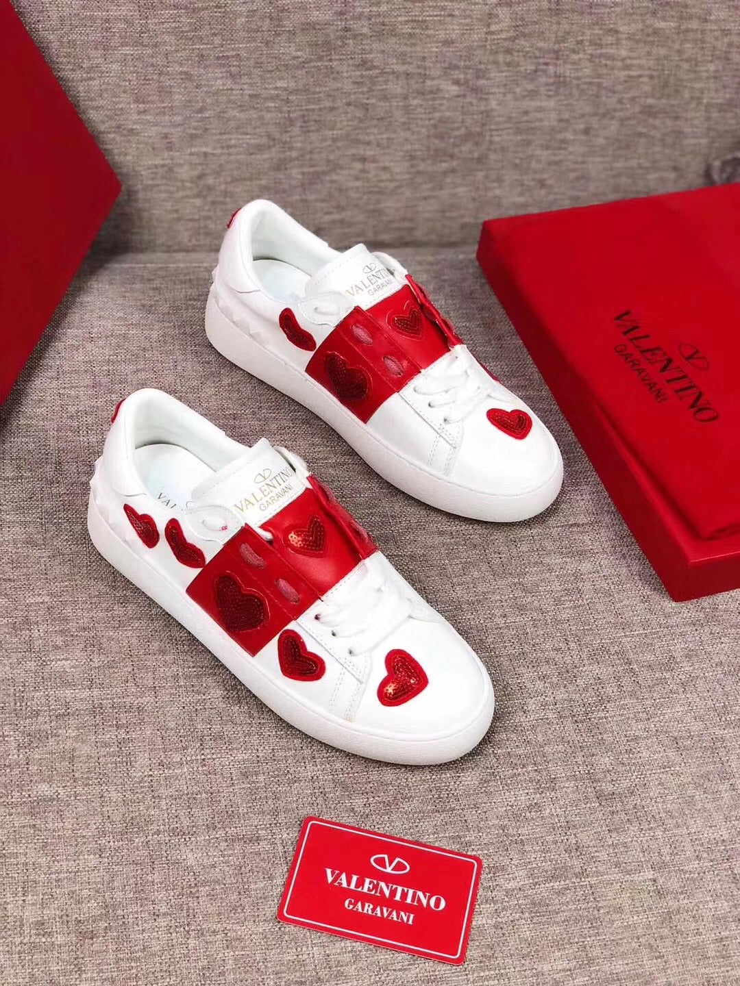 Rockstud Untitled Hearts