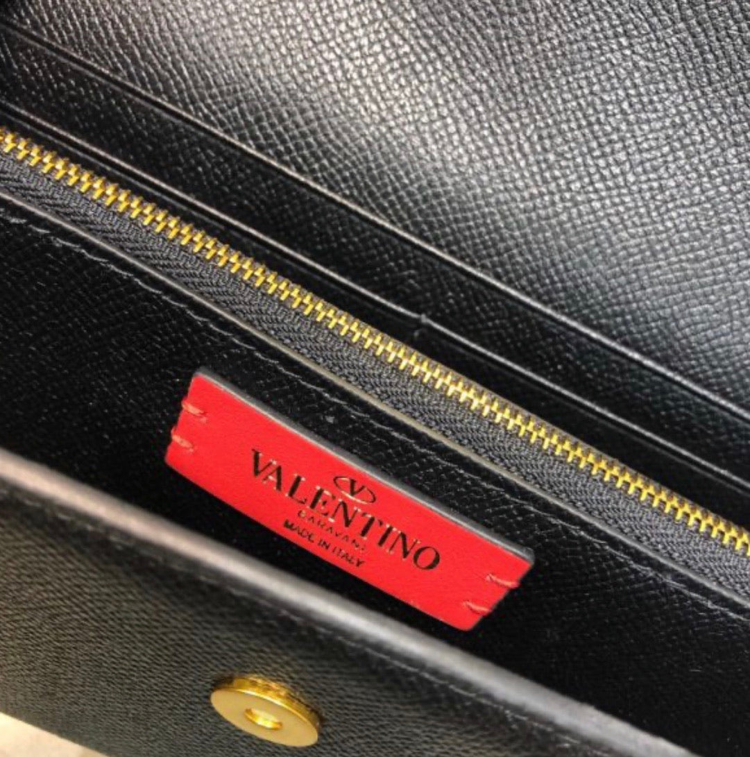 V Logo Clutch