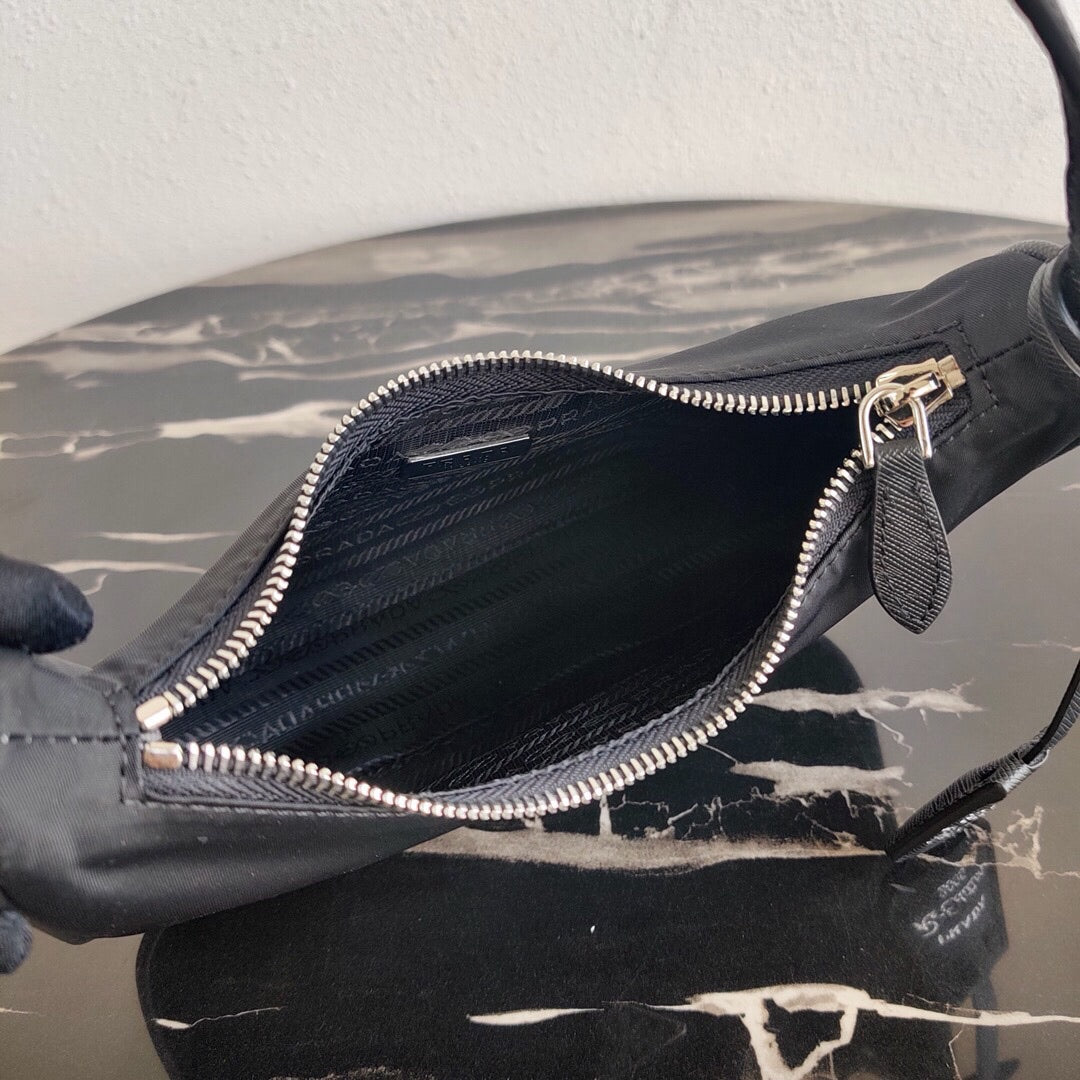 Re-Edition Shoulder Bag