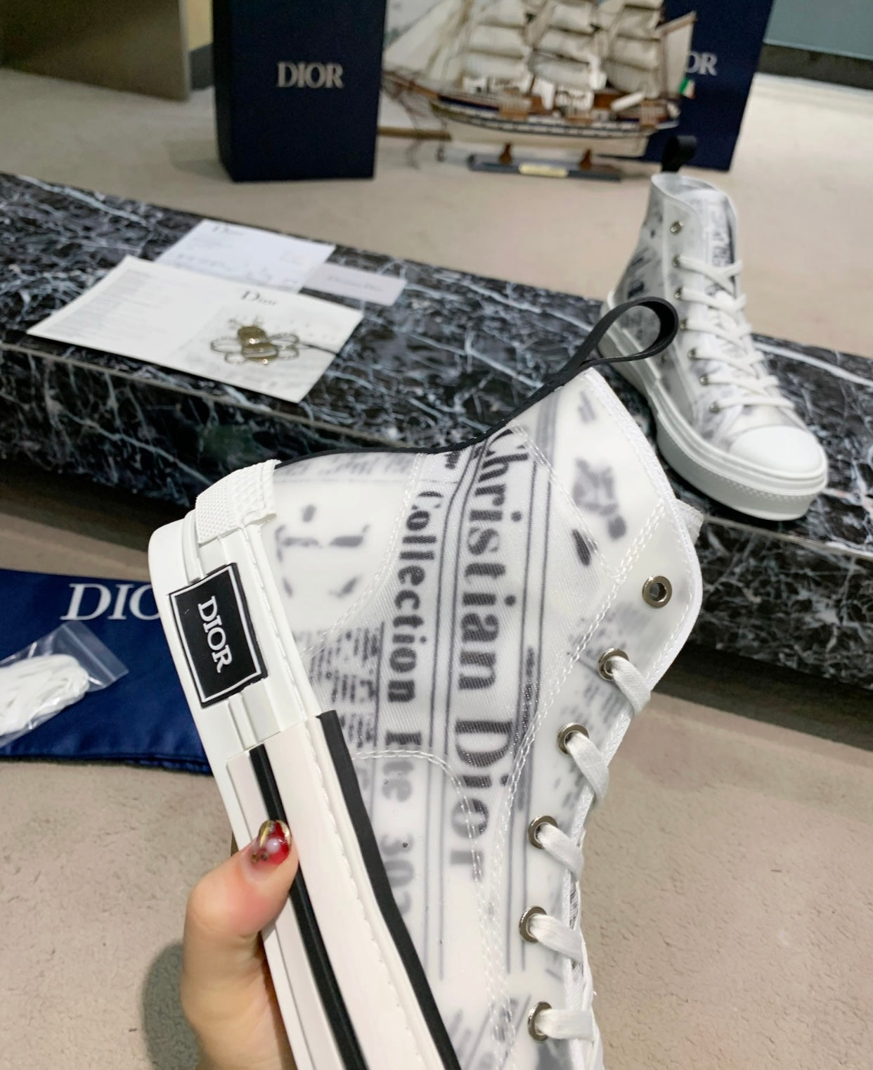 B23 Sneaker