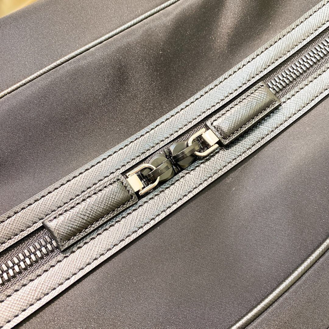 Re Nylon Holdall