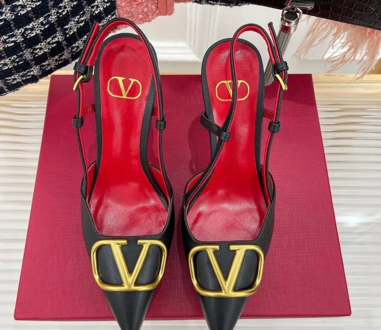V Logo Platform Pump