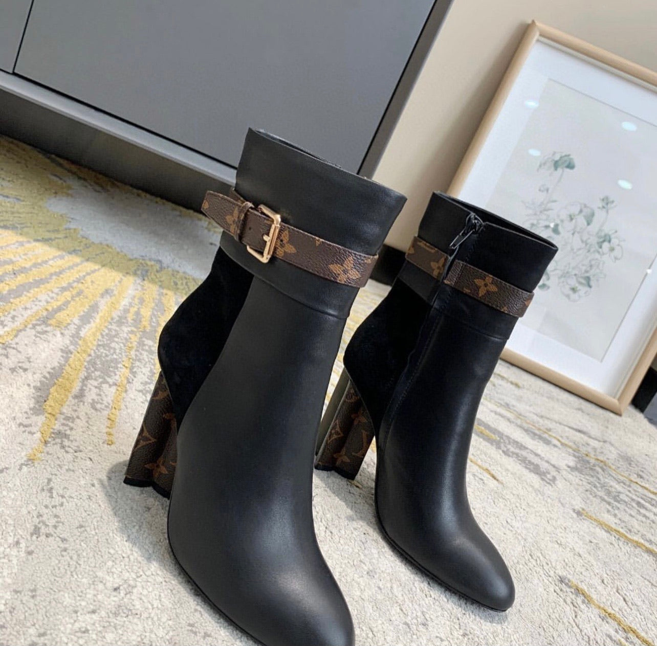 Silhouette Boots