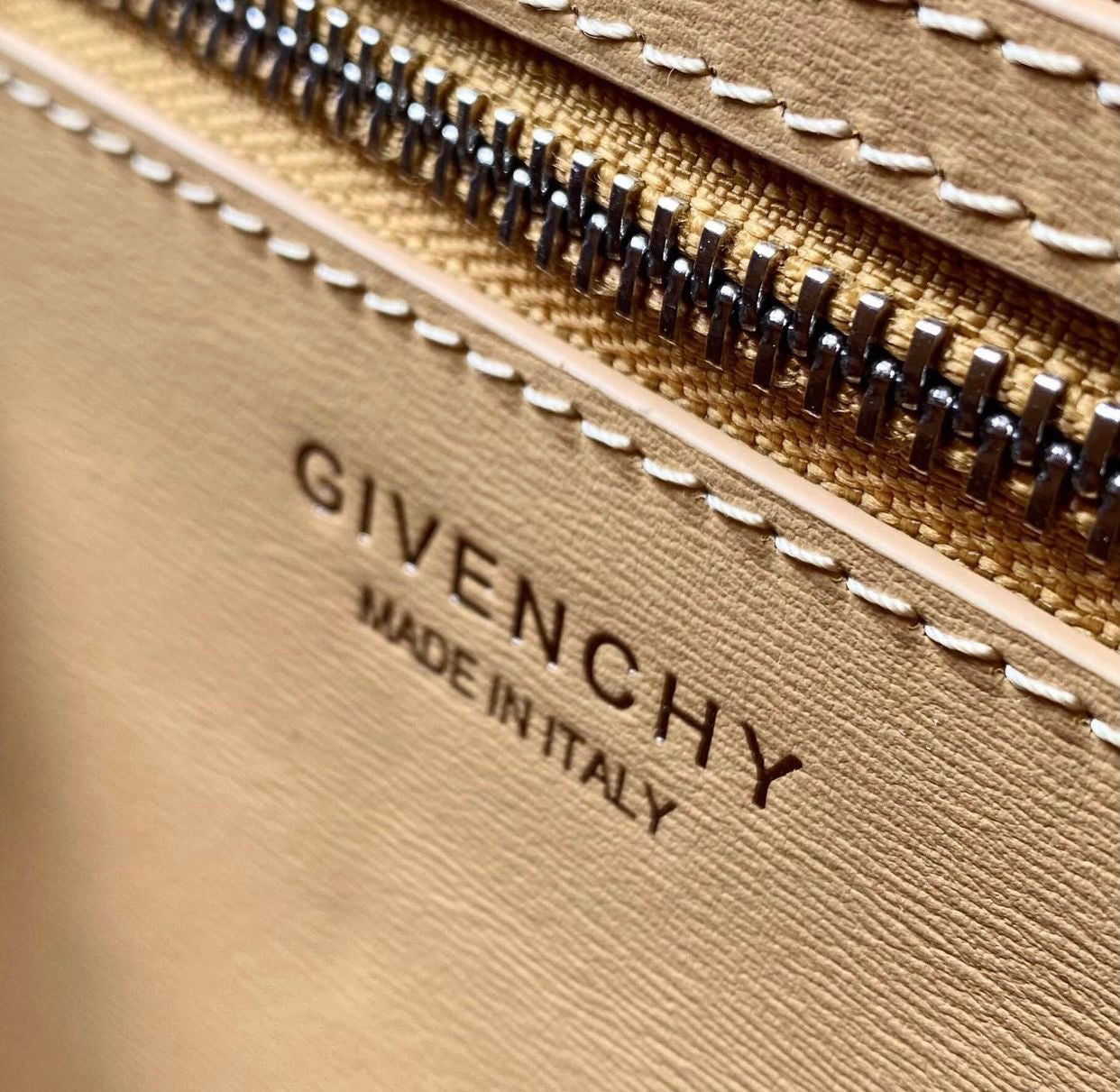 Antigona Lock Bag