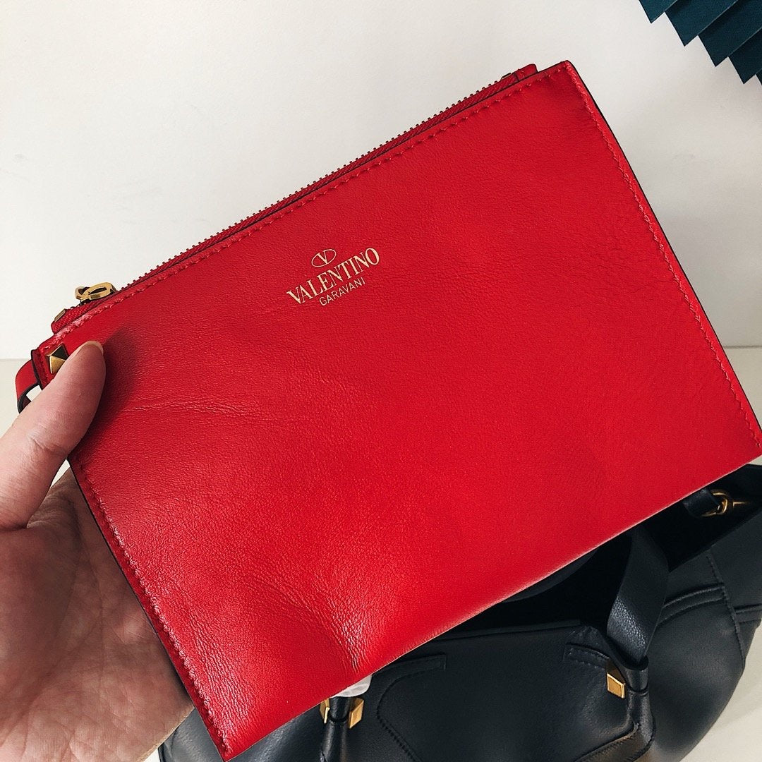V Logo Escape Shopper