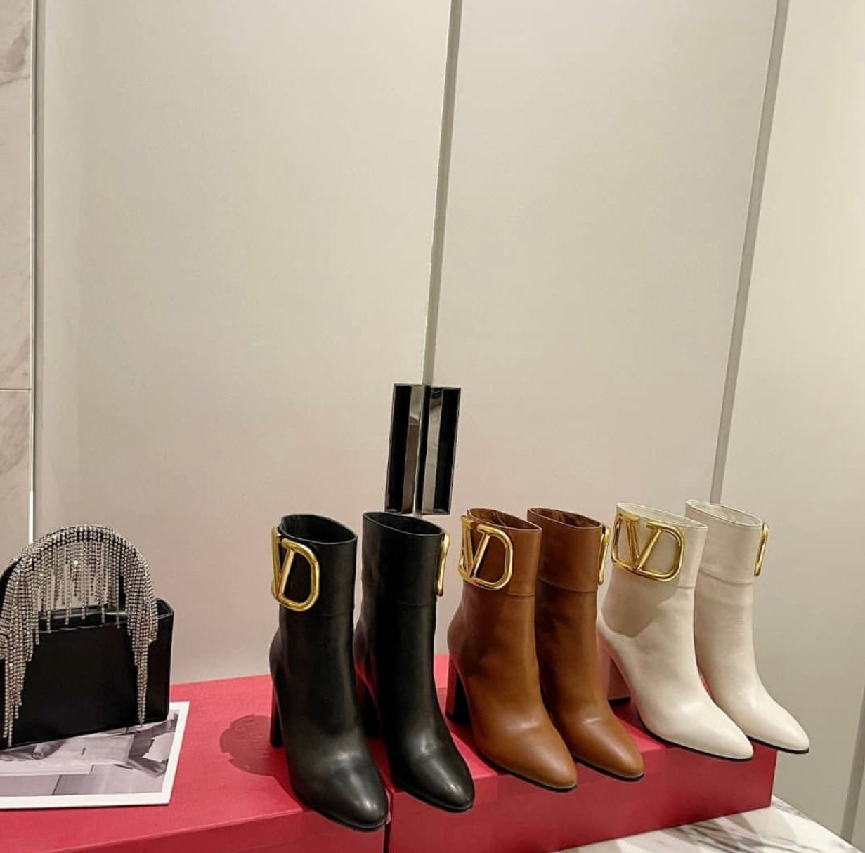 V Logo Boots