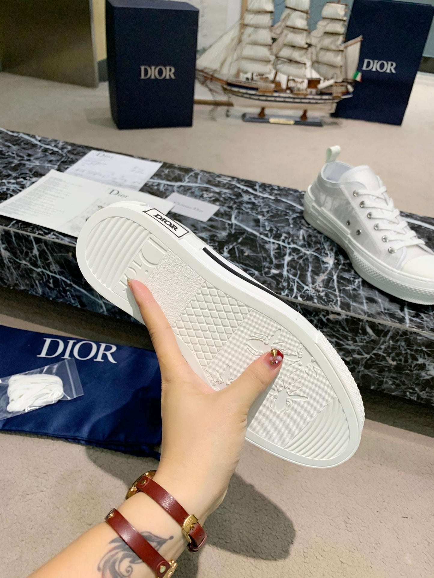 B23 Sneaker
