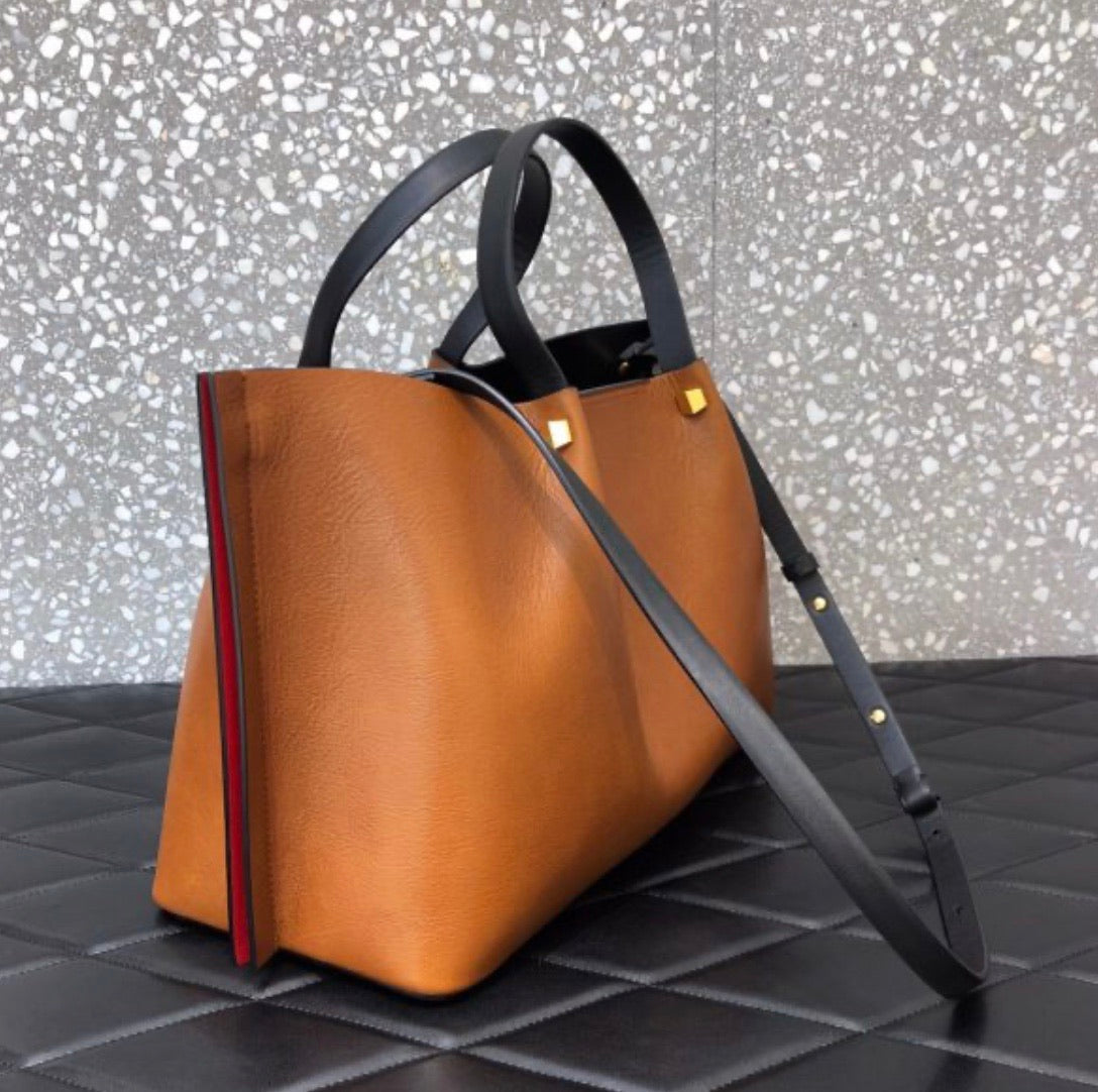 V Logo Escape Shopper