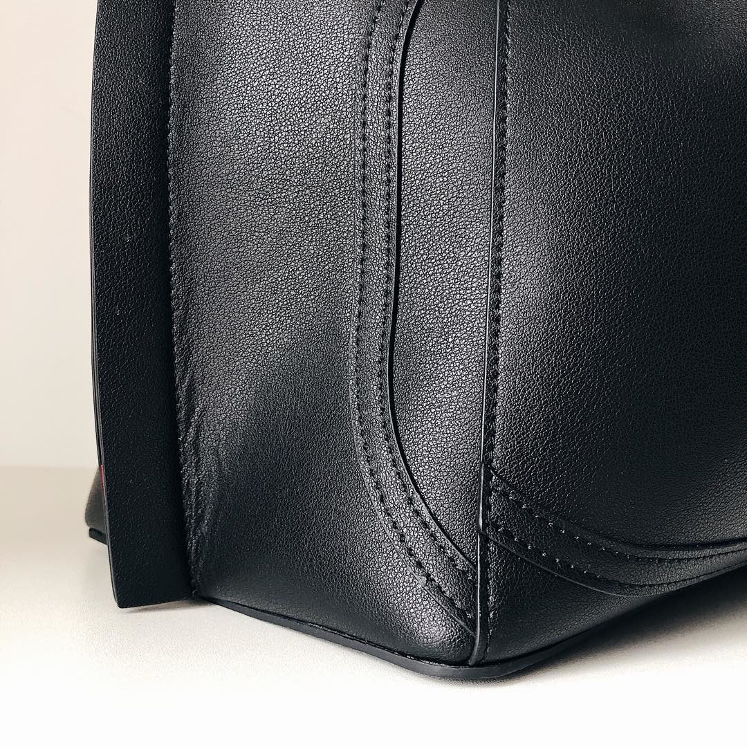 V Logo Escape Shopper