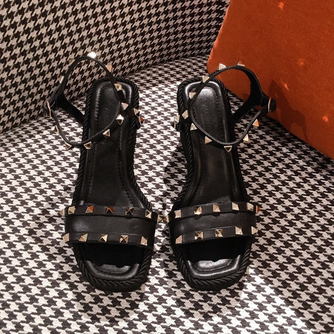 Rockstud Wedges