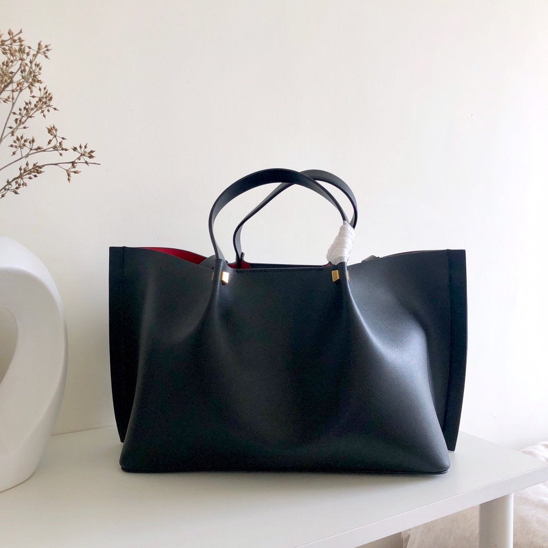 V Logo Escape Shopper
