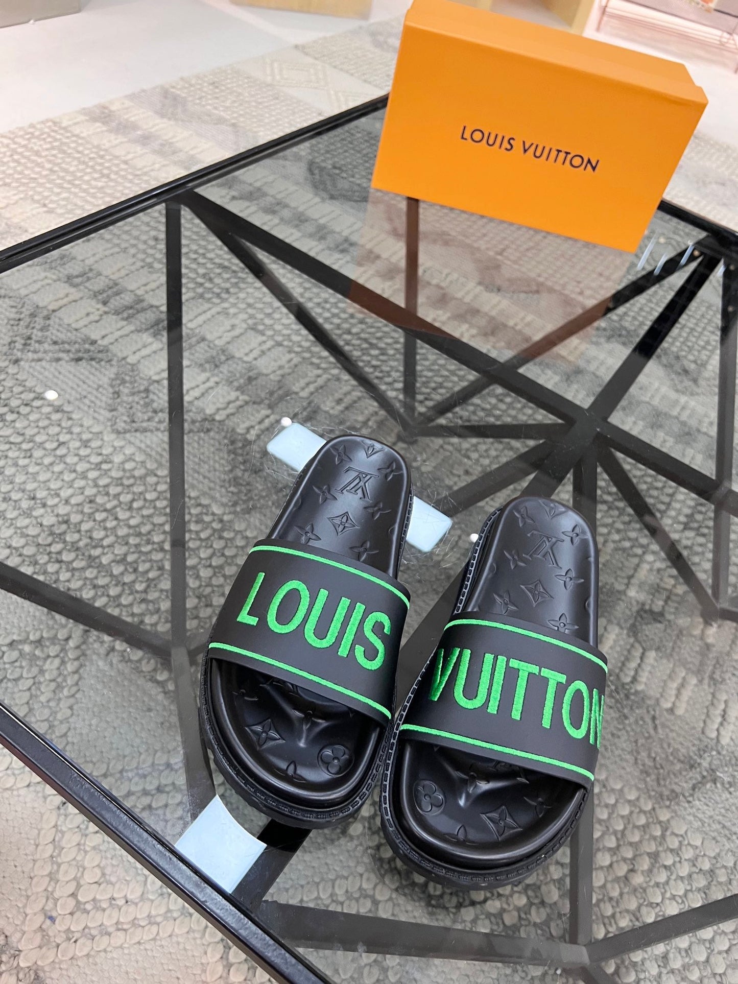 Logo Slides