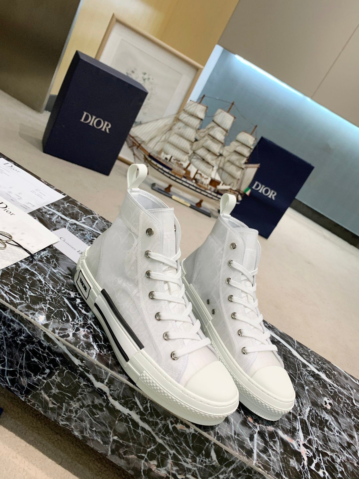 B23 Sneaker