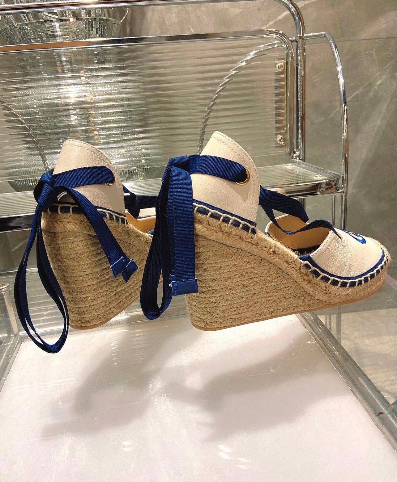 GG Ribbon Wedges