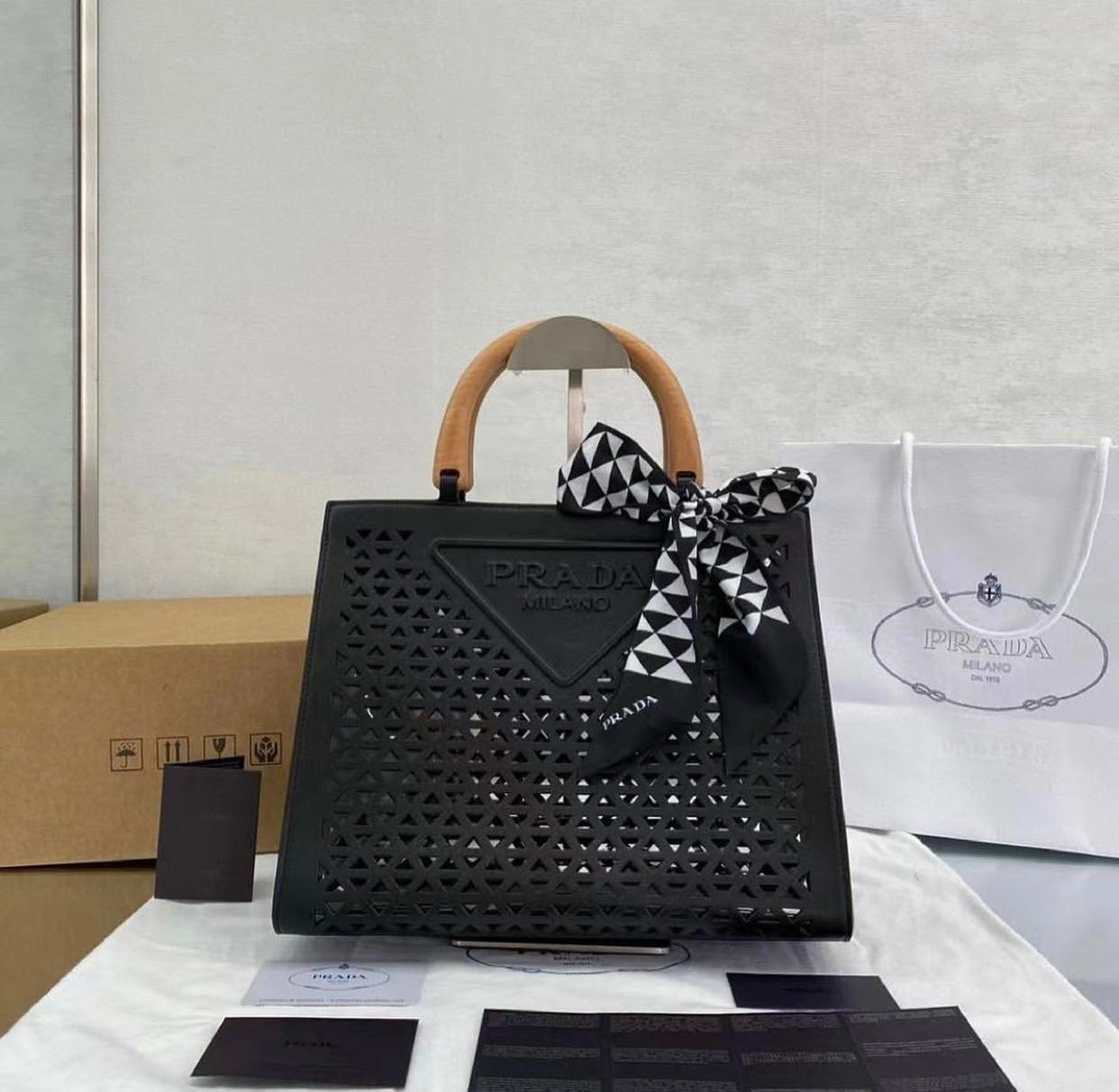 Cut Out Shopper