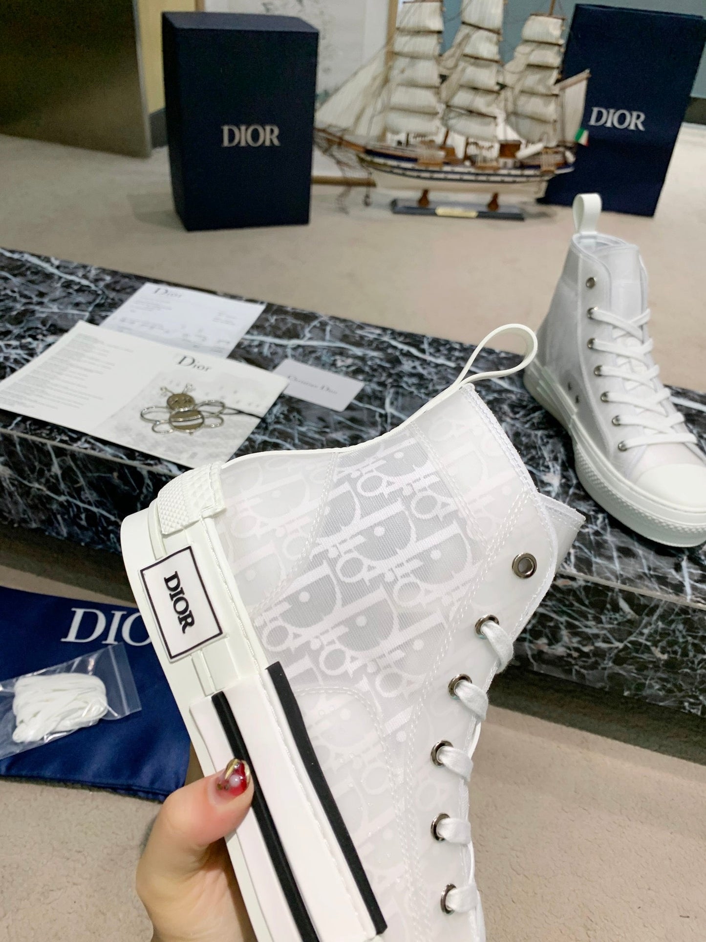B23 Sneaker