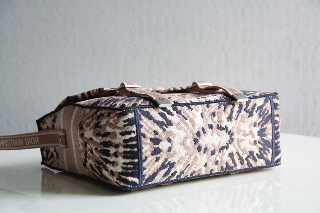 Embroidered Messenher