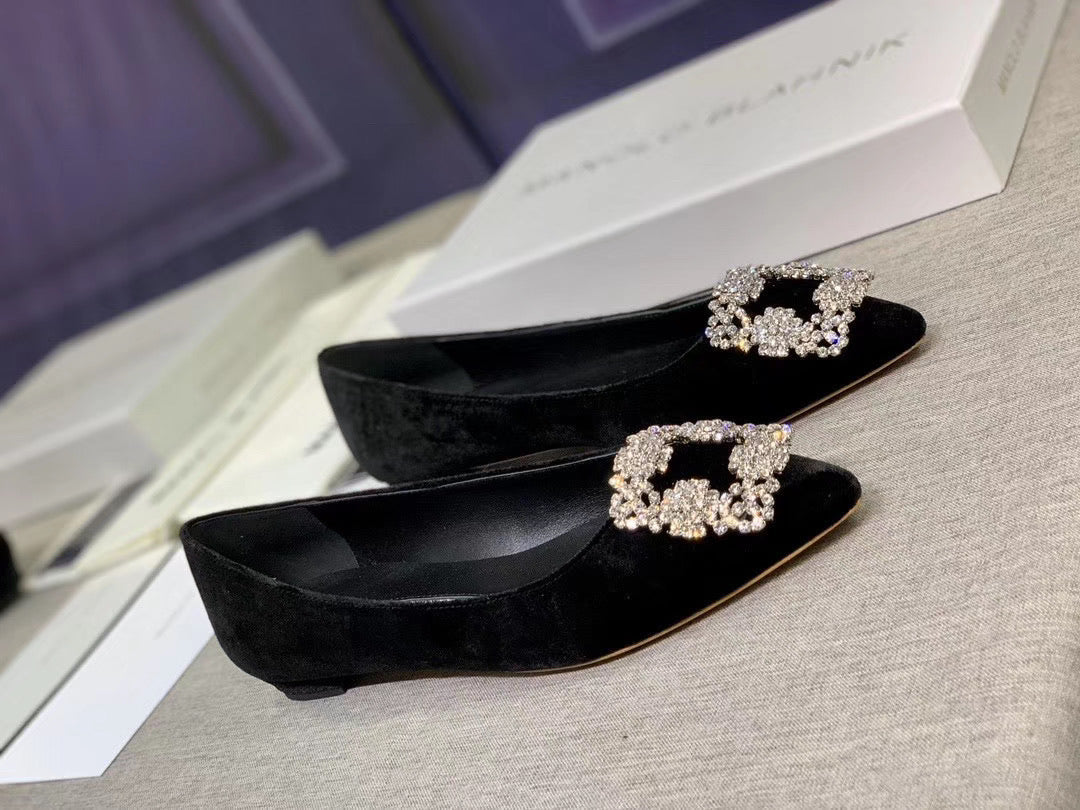 Hangisi Velvet Pumps