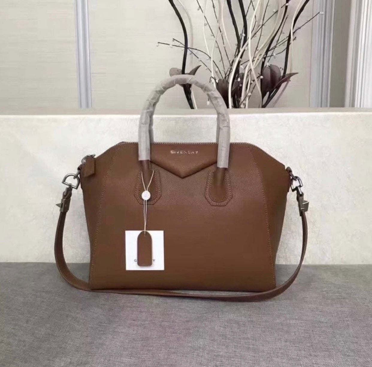 Antigona Grained Leather