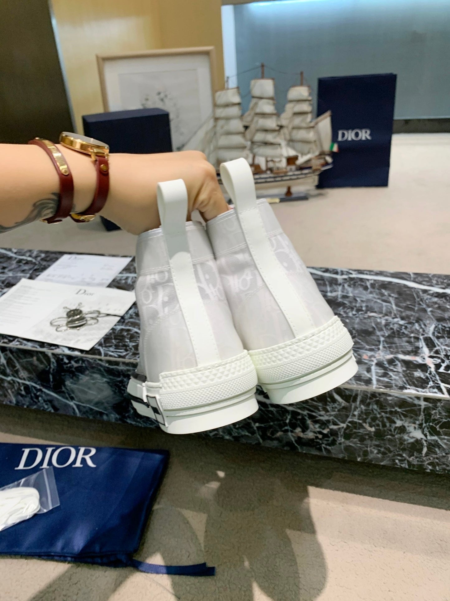 B23 Sneaker