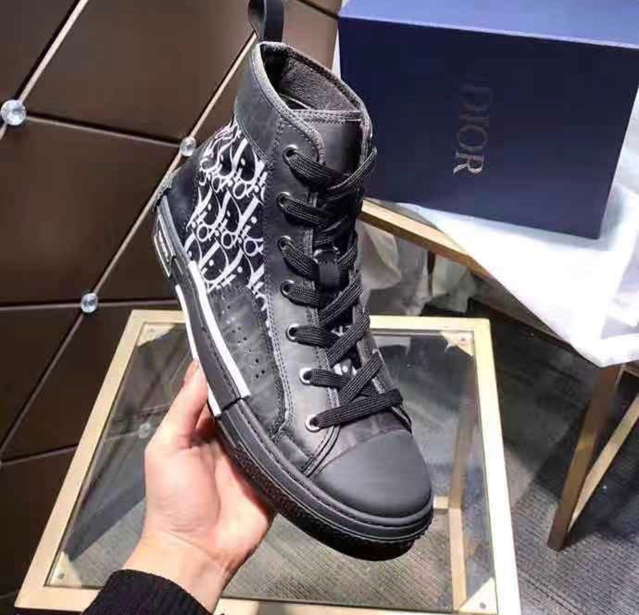 B23 Oblique Black Sneaker