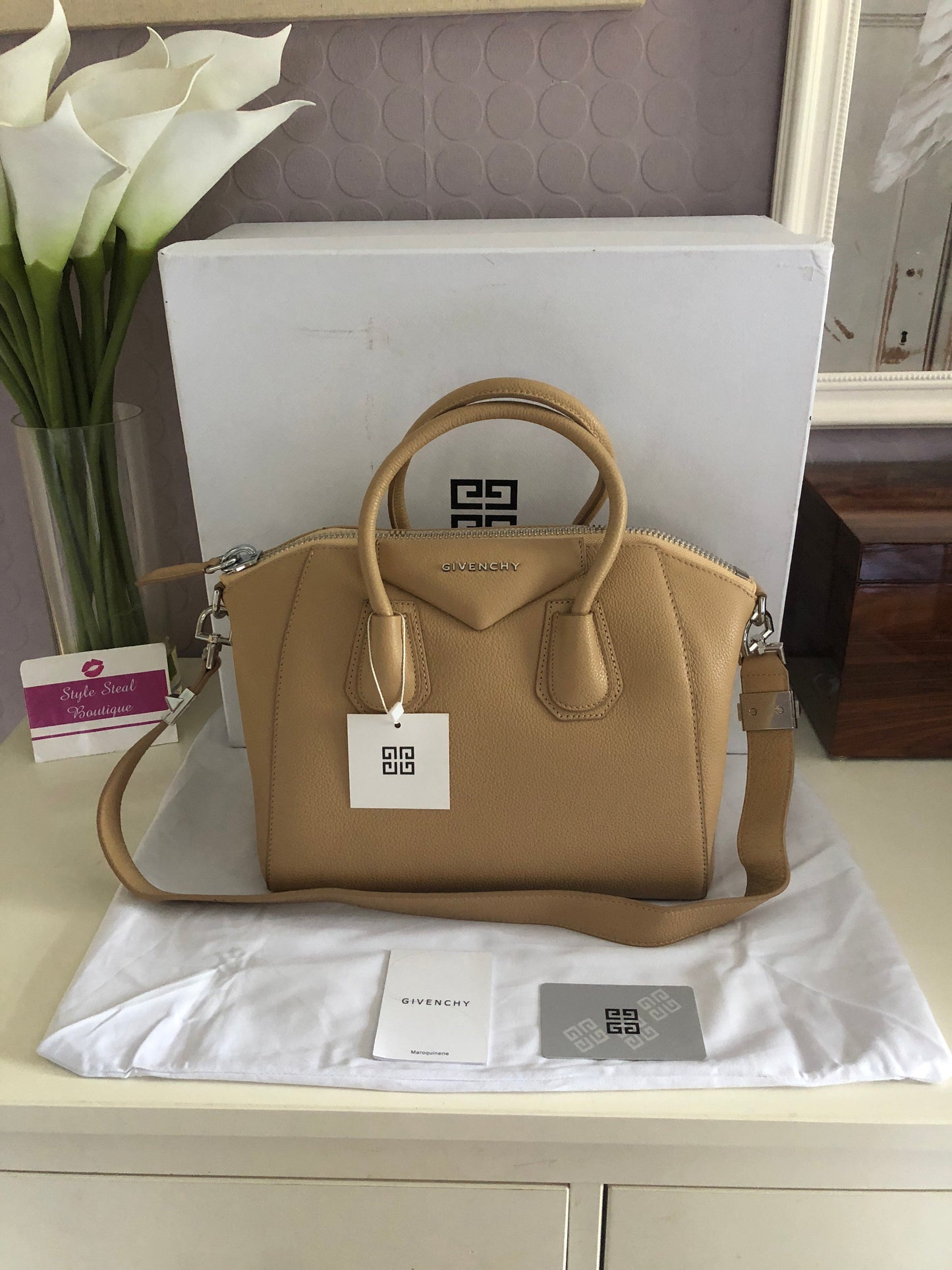Antigona Grained Leather