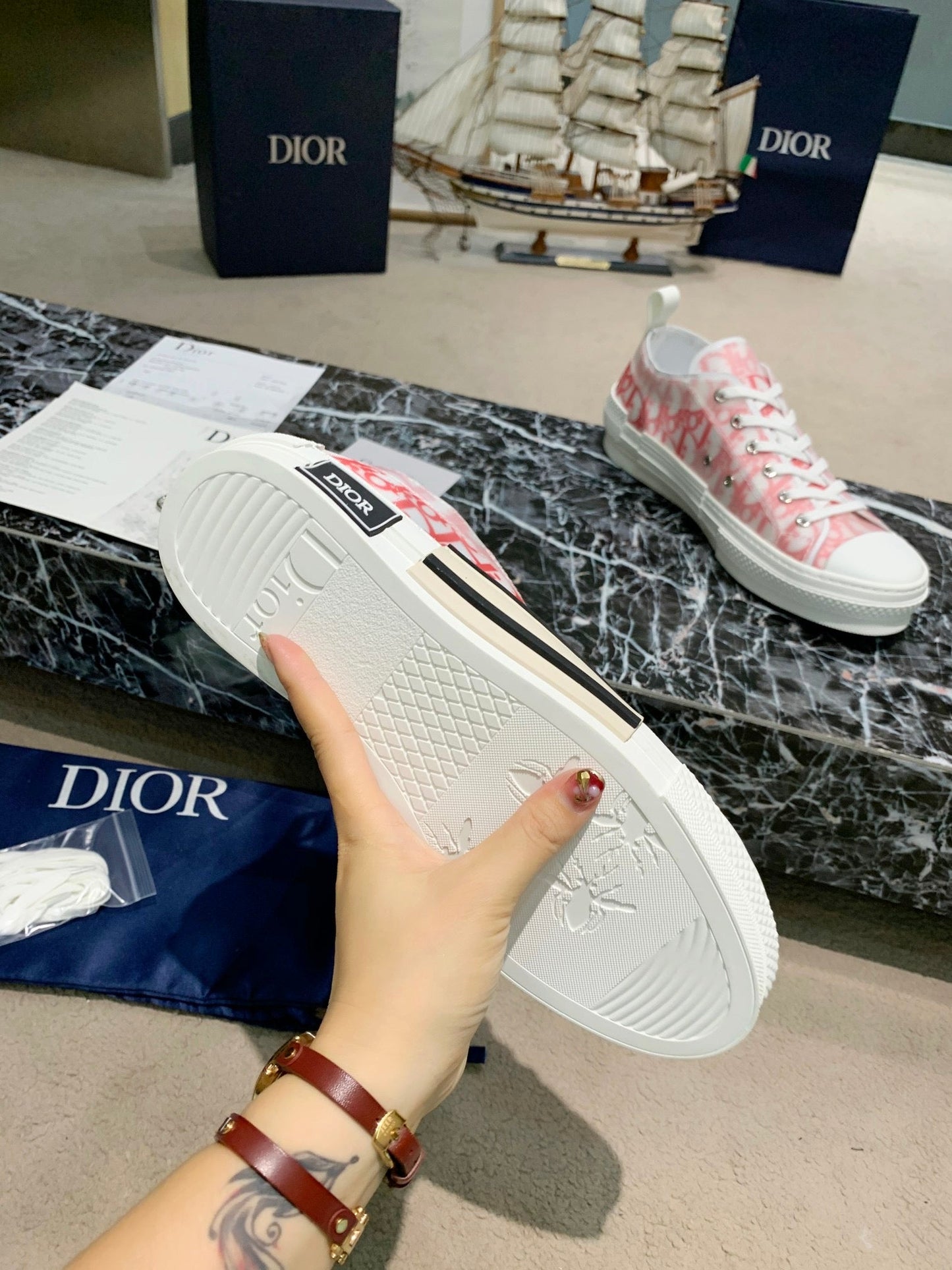 B23 Sneaker