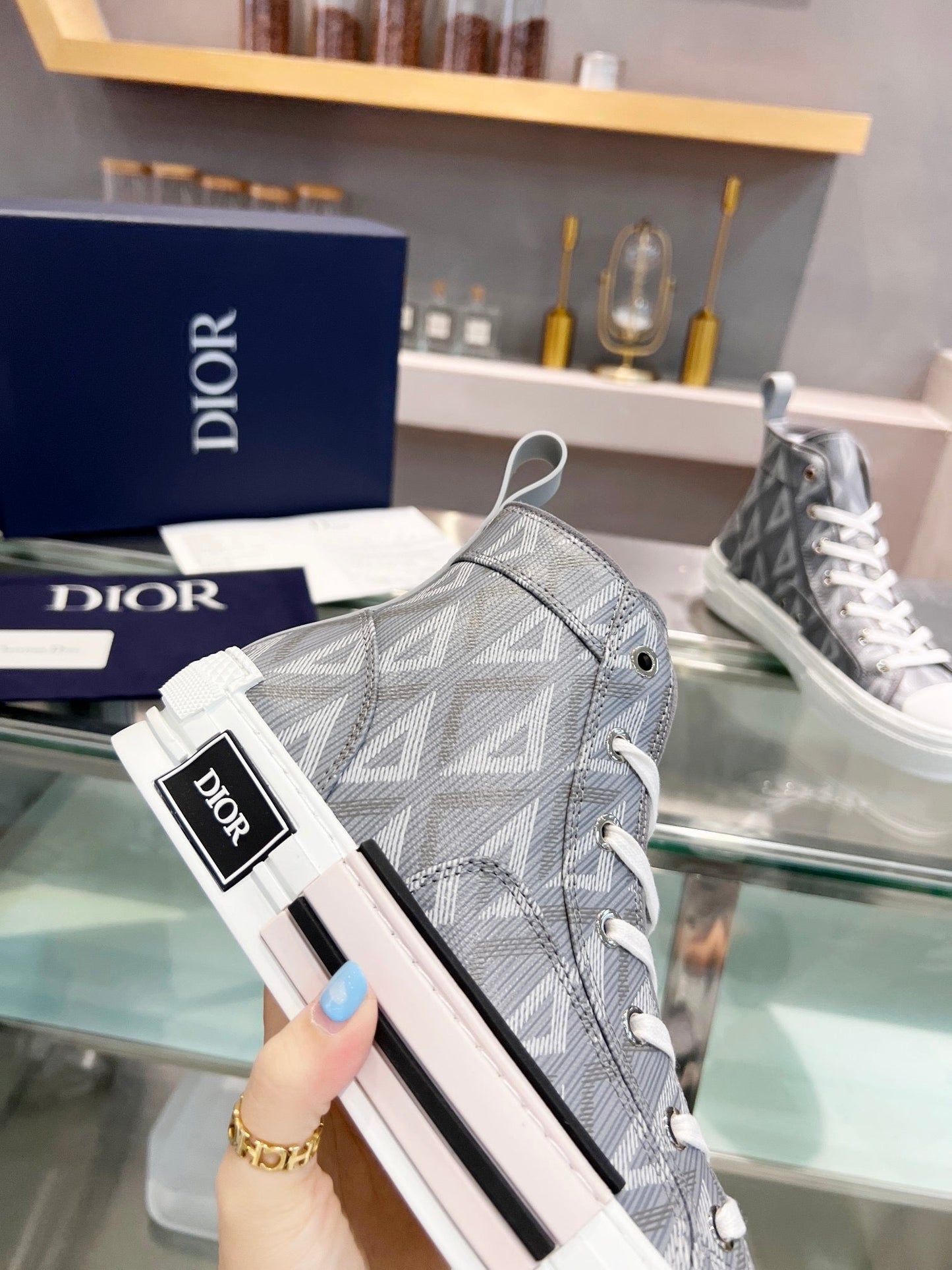 B23 Sneaker