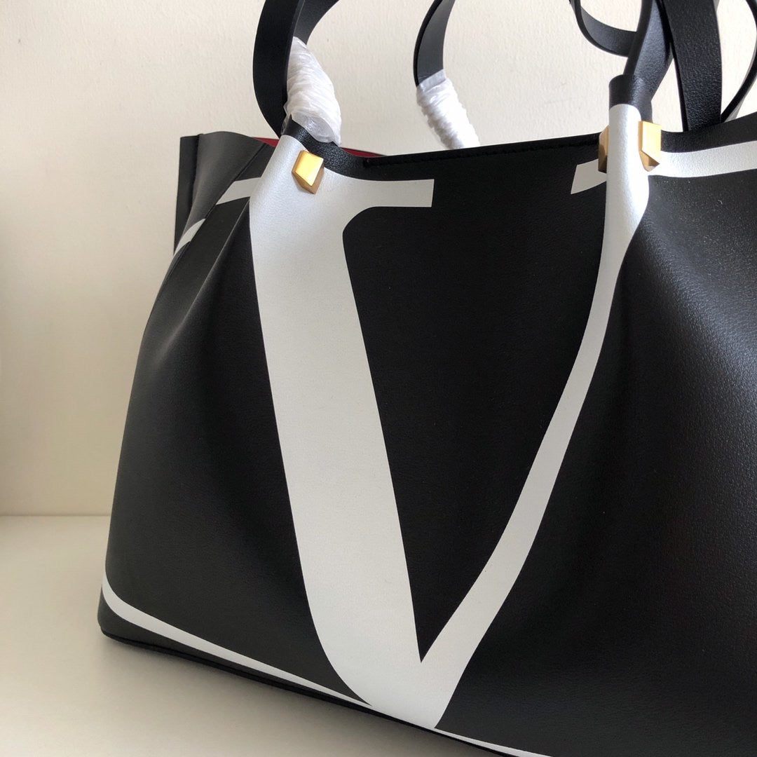 V Logo Escape Shopper