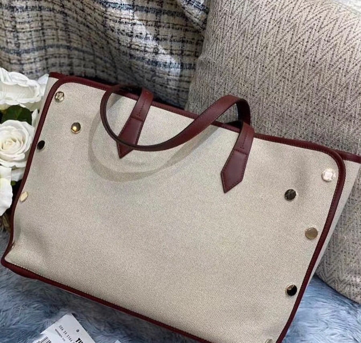 Bond Shopper Canvas