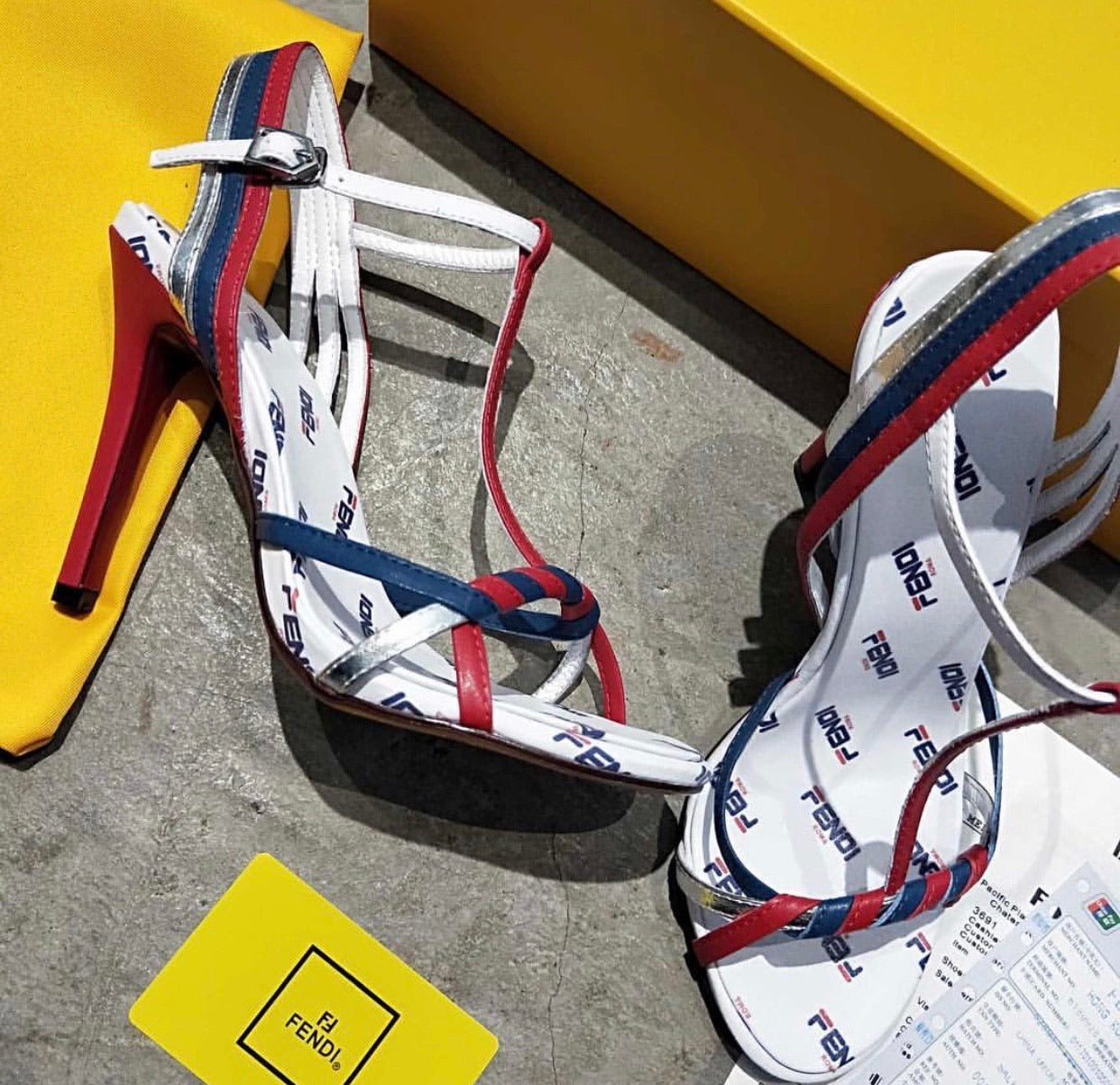 Logo Heels