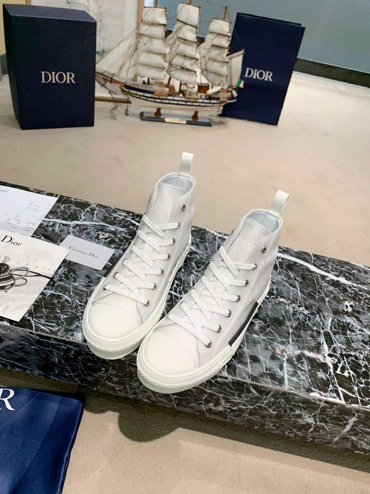 B23 Sneaker