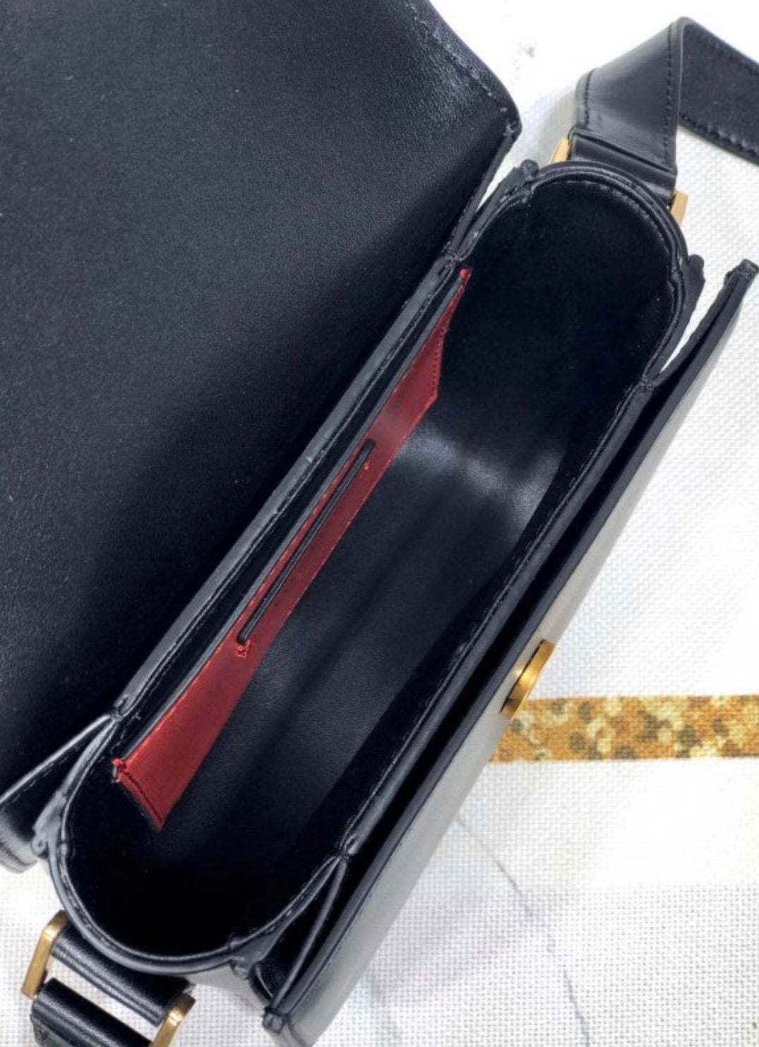 Supervee Small Crossbody