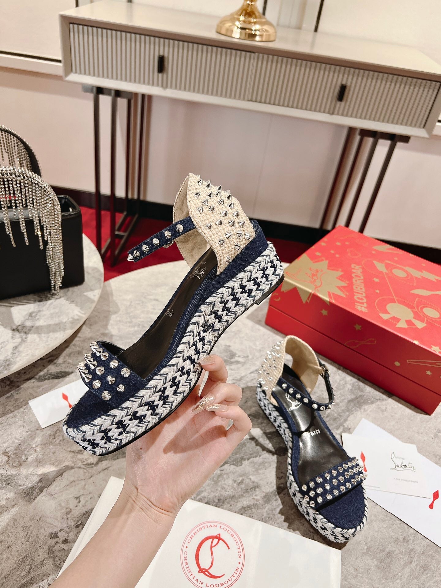 Madmonica Wedges