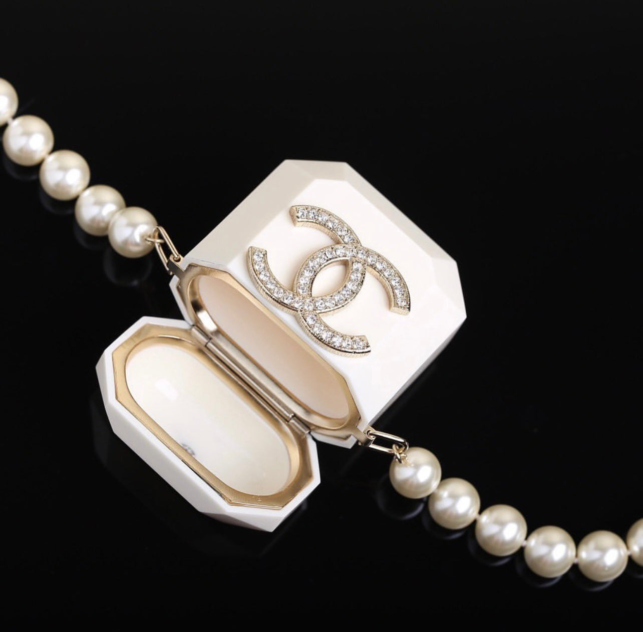 Pearl AirPod Case