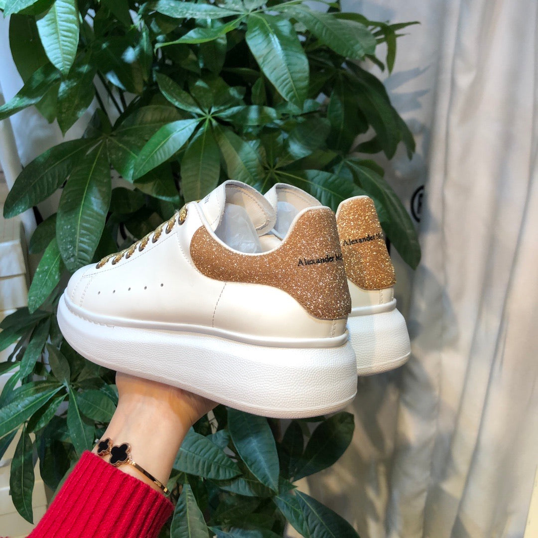 Oversized Sneaker Gold Glitter