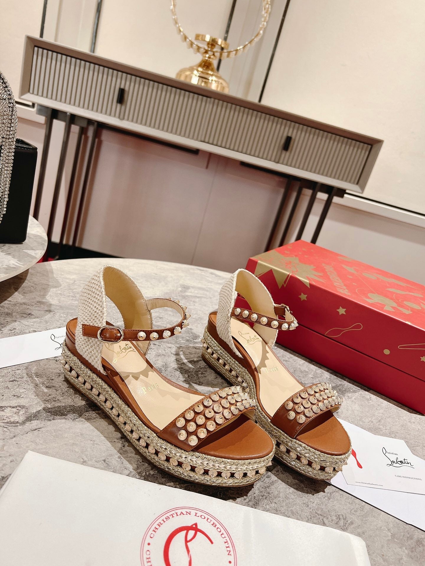 Madmonica Wedges