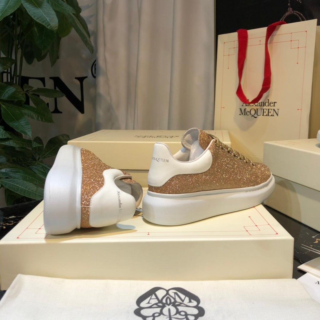 Oversized Sneaker Gold Glitter