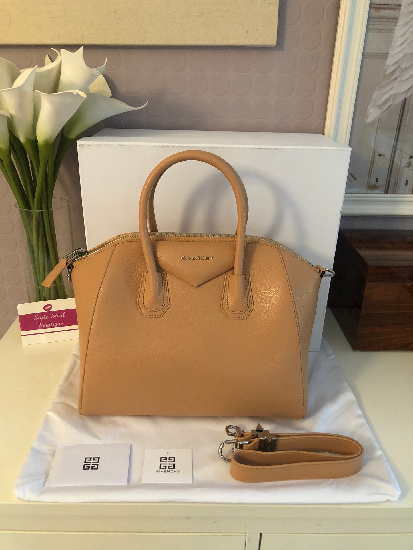 Antigona Grained Leather