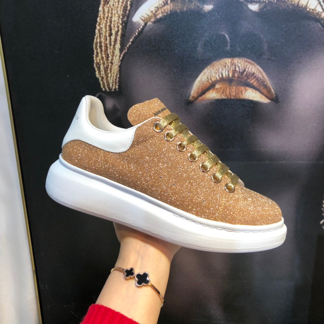 Oversized Sneaker Gold Glitter