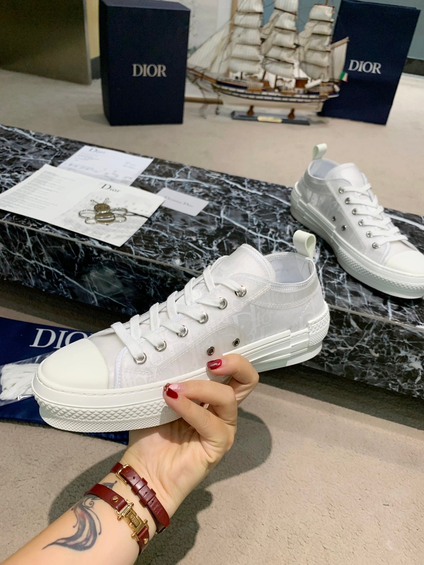 B23 Sneaker